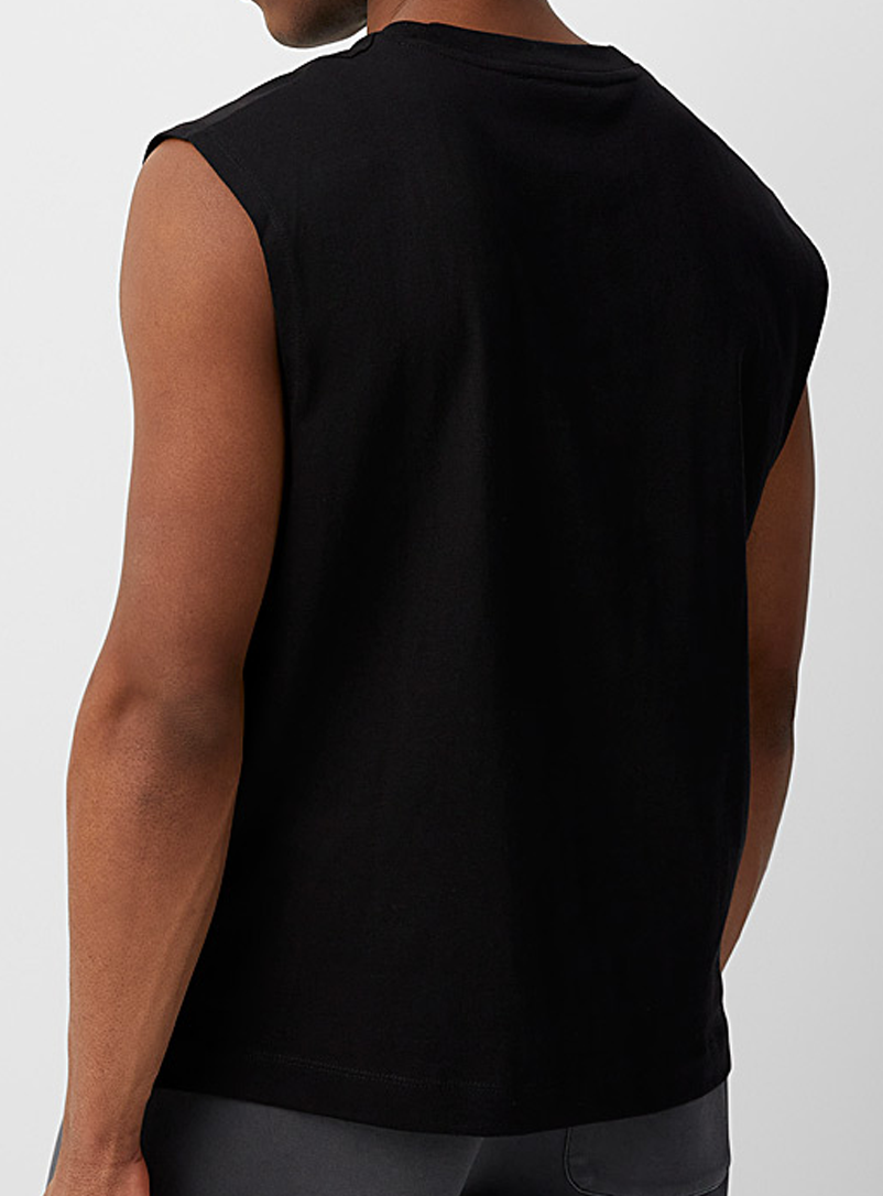 Men Round Neck Black Sleeveless T-Shirt